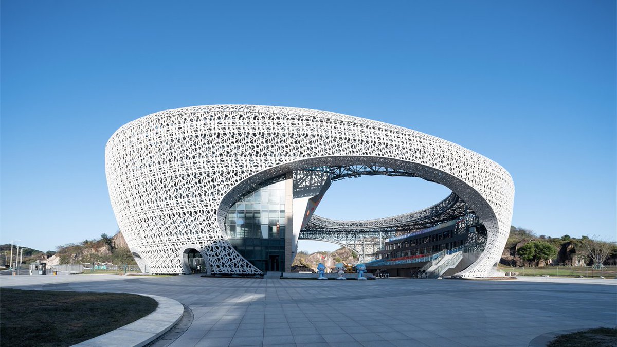 JujiangArt's tweet photo. Ground-breaking ring-shaped curved building form. Perforated facade delivers strong visual highlights for outstanding public venue projects. 
#SportsArchitecture #ModernDesign #LandmarkBuilding #BuildingFacade #PublicArchitecture https://t.co/PIgBxgcb70