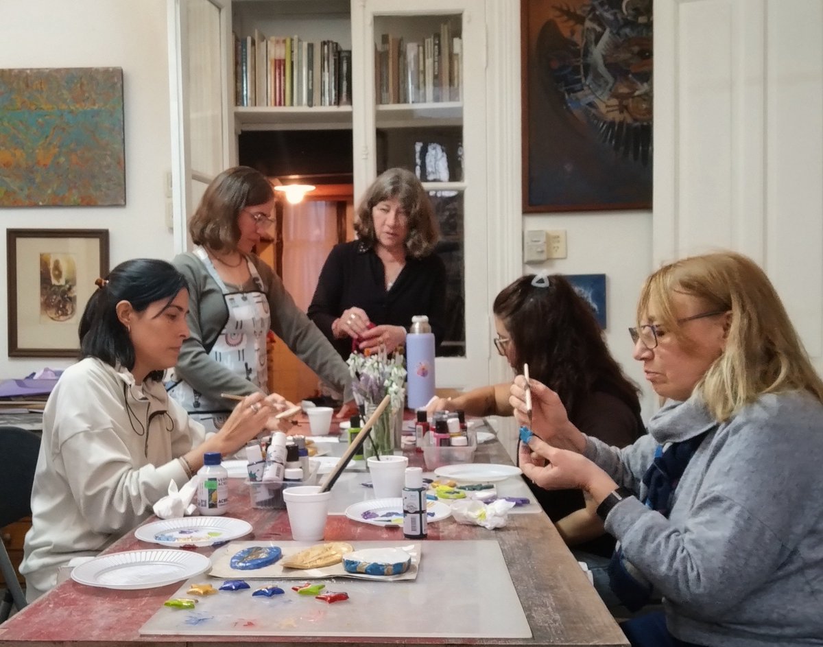 catamaw's tweet photo. #Taller #ceramica #LaBoca 🎨🌈🇦🇷 #FaroDeColores
#hacerfotos #crear https://t.co/VqQpC2wWaO