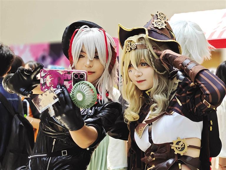 sugat693548's tweet photo. Spent my whole weekend at the anime convention! Met so many amazing cosplayers, got exclusive merch and took way too many photos—10/10, will definitely come back next year!， https://t.co/iU14eeICPh
