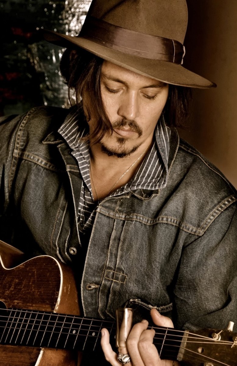 JohnnyDeppcs0's tweet photo. What song would you like to hear me sing for you? https://t.co/265qq0zl6Z