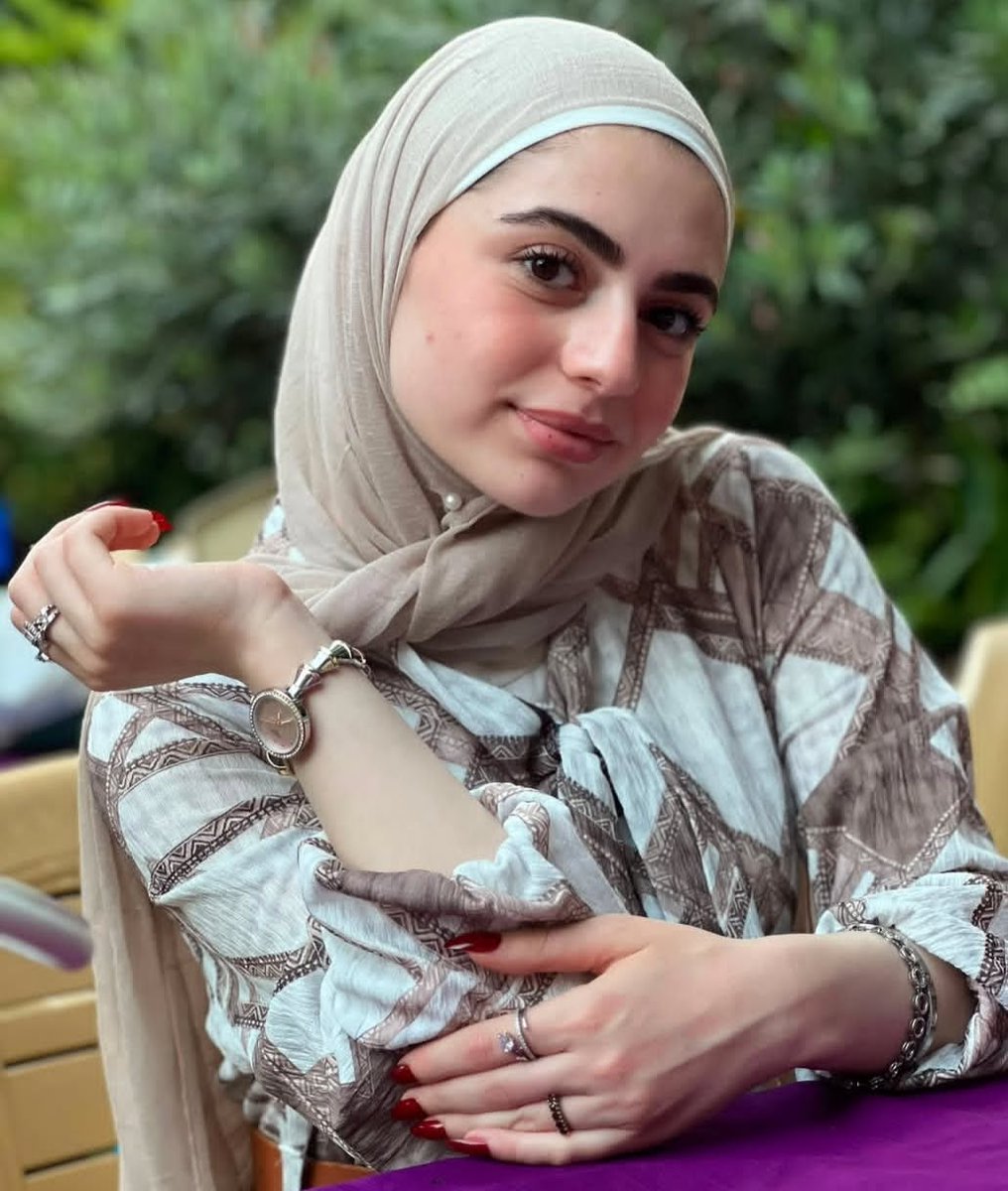 Hiijabqueens's tweet photo. "؛هيبةٌ هادئة لا تحتاج إلى إثبات " https://t.co/PQdFtyLfQ0