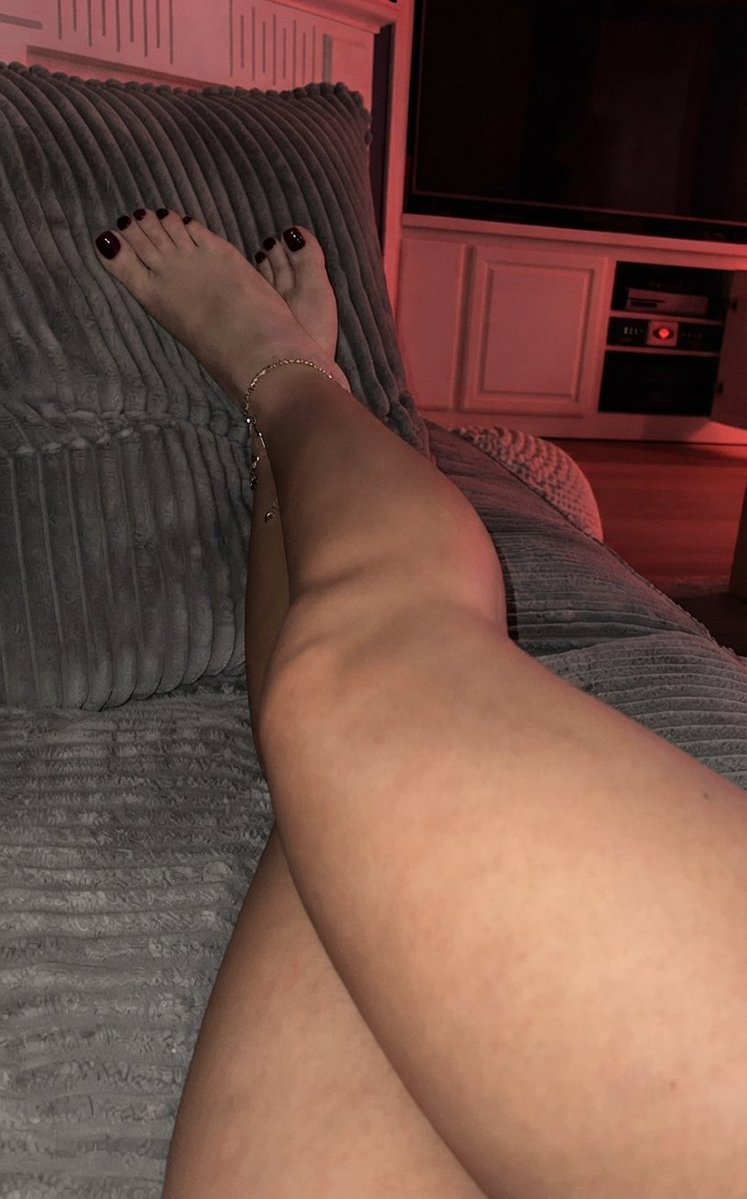 AmaraVossx3's tweet photo. Gute Nacht, meine kleinen Zahlschweine. 🌙🖤
Schlaft schön… und träumt von eurer Göttin. 👑💸

#Geldherrin #FindomDeutschland #Zahlschwein #FemdomDeutschland https://t.co/1EiEP04ylr