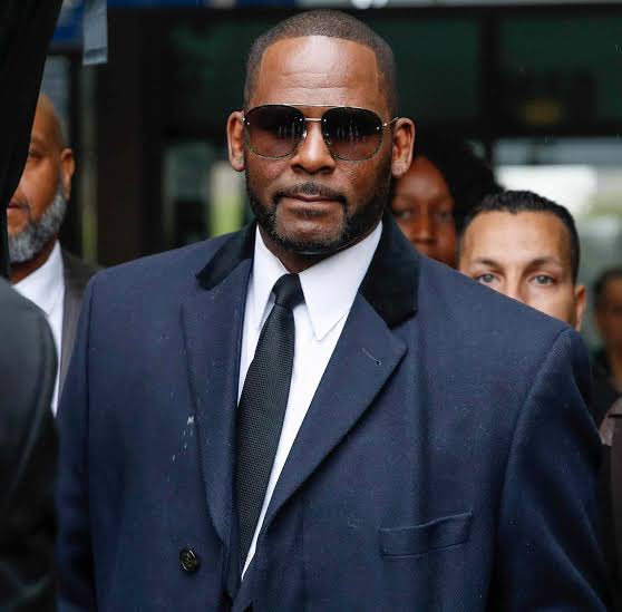 HoopsCrave's tweet photo. R. Kelly on Usher crowning himself the King of R&amp;B:

“He knows I’m never coming out, that’s why.” https://t.co/n33i8tihzy