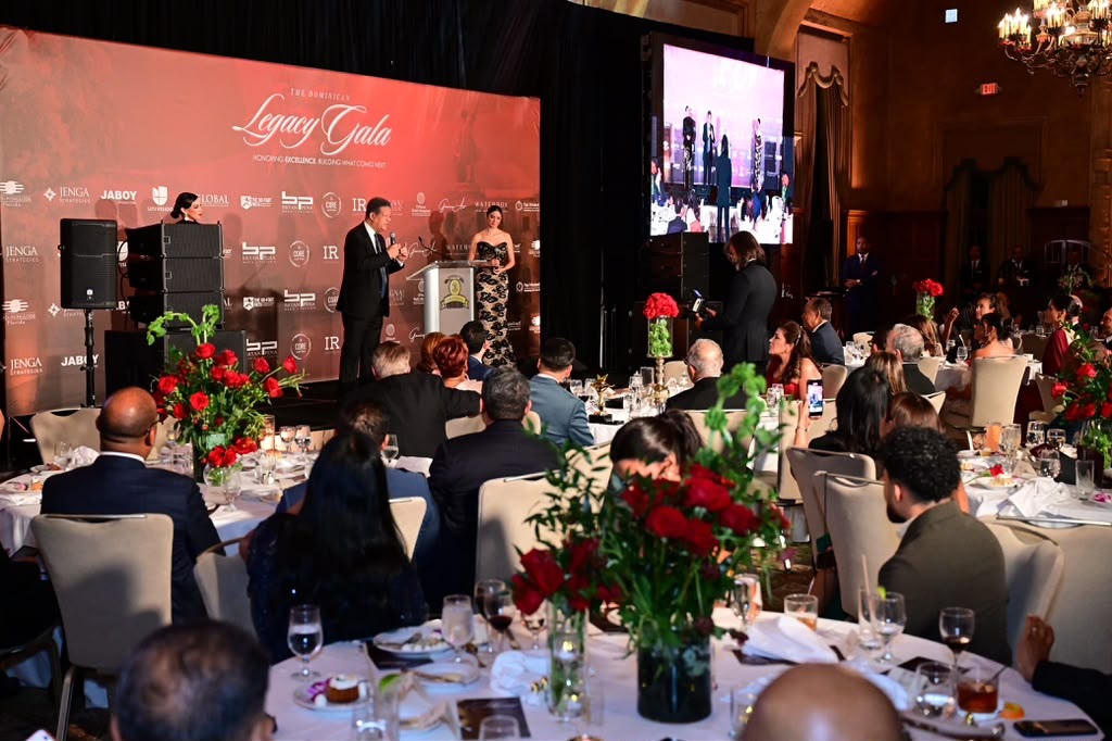 AplatanaoNews's tweet photo. Miami celebra el cine y el legado dominicano con dos grandes encuentros de FUNGLODE y GFDD-Florida.
 
El Dominican Film Showcase 2026 y los Dominican Legacy Gala Awards en The Biltmore Hotel de Coral Gables, reunieron figuras de diferentes ámbitos. 

https://t.co/GEqn3gSoi2 https://t.co/pmUj2nFY3c