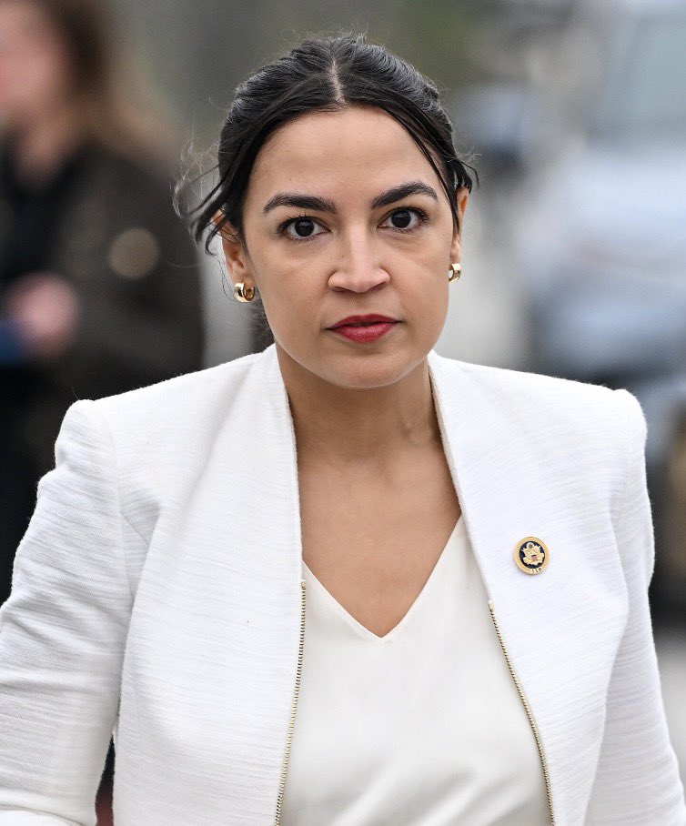 KalshiPolitics's tweet photo. 2026 Midterm House / Senate odds:

House Control:
🟦 Democrats: 91%
🟥 Republicans: 9%

Senate control:
🟦 Democrats: 59%
🟥 Republicans: 41% https://t.co/J2MkZ4Oaeg