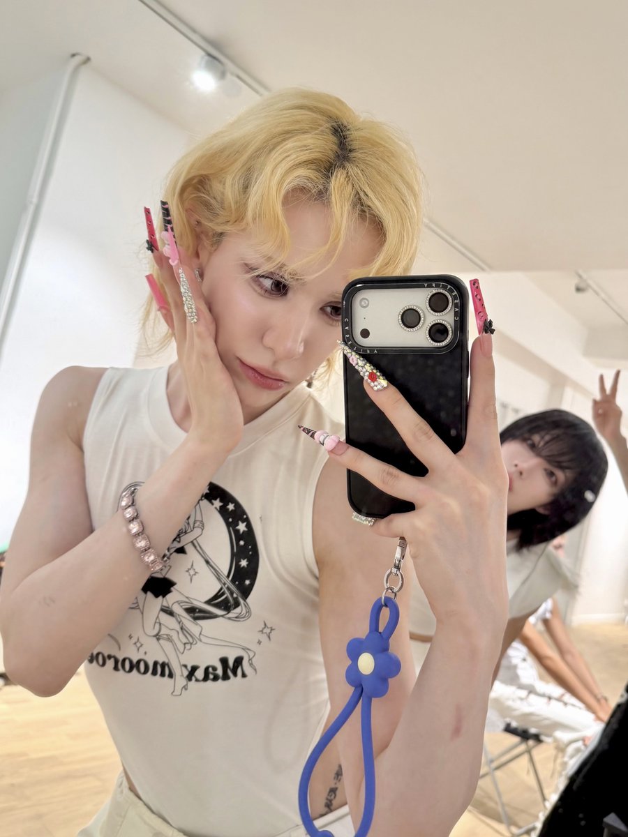 h00______'s tweet photo. 우무티 개이쁘고 뒤에 천관루이 개청순햐 https://t.co/7mRpxgpsnz