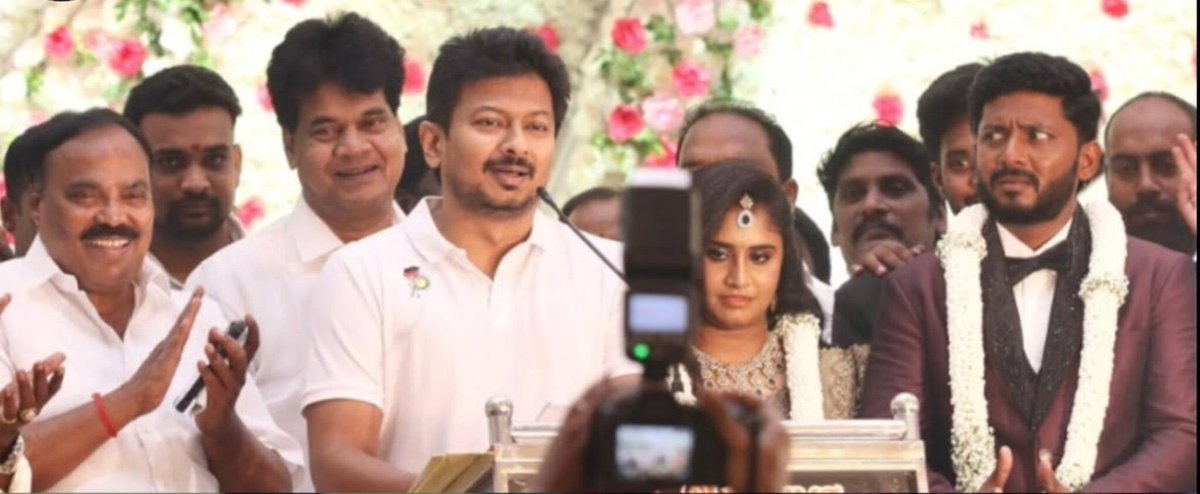 VijayismX's tweet photo. Generational template sikkirichu 🤣🤣🤣 https://t.co/SVTA1fu5T3