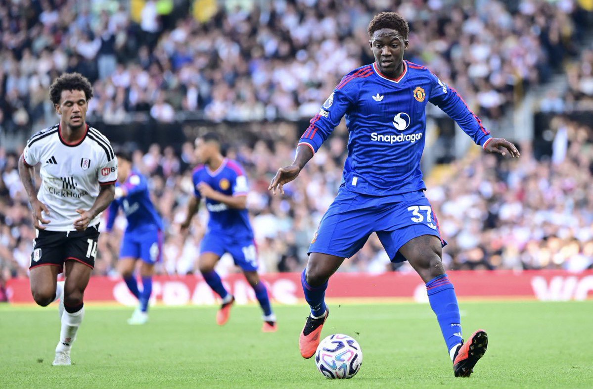 UTDtitch's tweet photo. 🚨🚨| Kobbie Mainoo’s game by numbers vs. Fulham:

100% long pass accuracy 
100% successful take-ons
94% pass accuracy 
19 line-breaking passes 
11 defensive contributions 
10 km covered 

Ladies and gentlemen take a bow Kid is becoming Paul Scholes of our generation 🔥🔥🔥🔥🔥🔥 https://t.co/RUiRdLOowJ