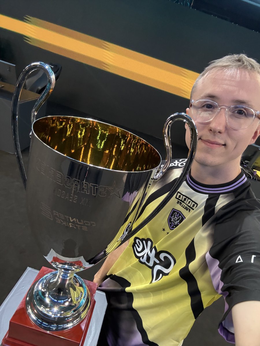 ropz's tweet photo. One of my 1st trophies ever back in 2018 with mouz, happy to win it again and great job by the whole team! https://t.co/ltqwJR0fNQ