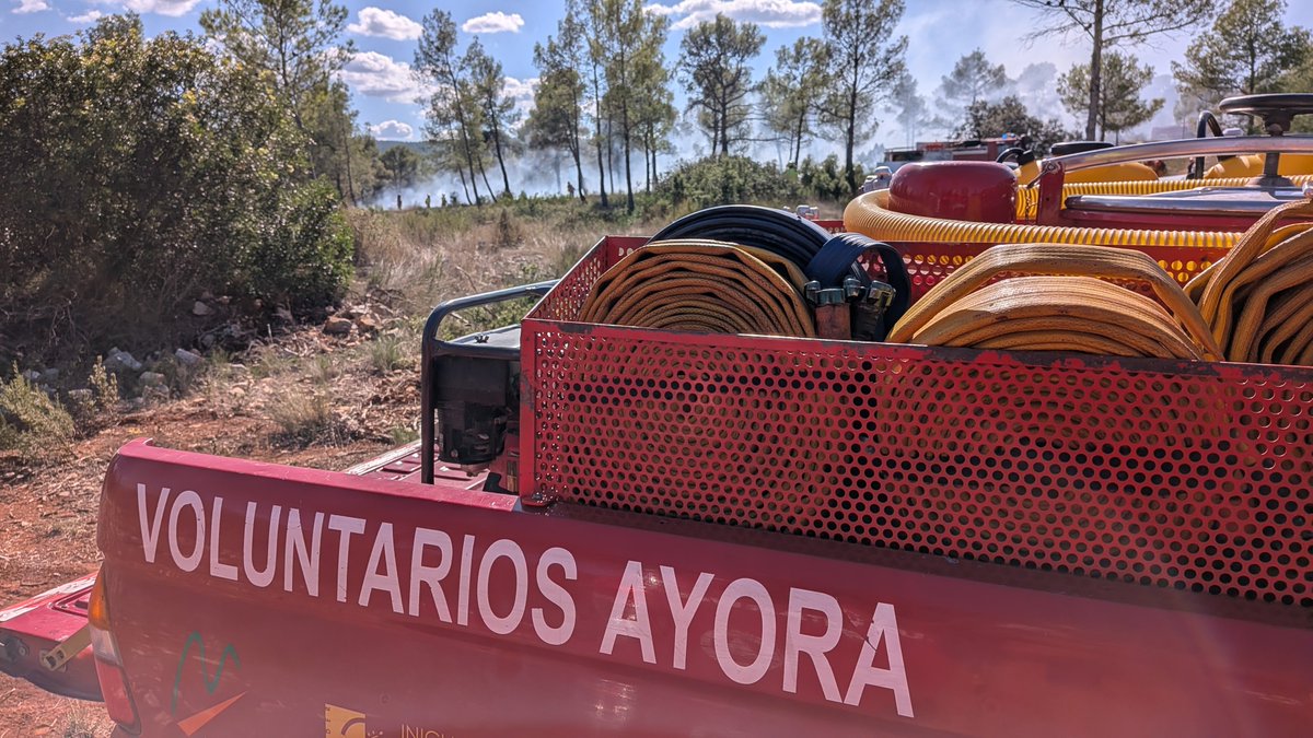 gprontoauxilio's tweet photo. Hemos colaborado en la extinción del #IFEnguera. Buena intervención de todos los medios. Seguimos sumando. #Voluntarios https://t.co/Of1saG4KqF