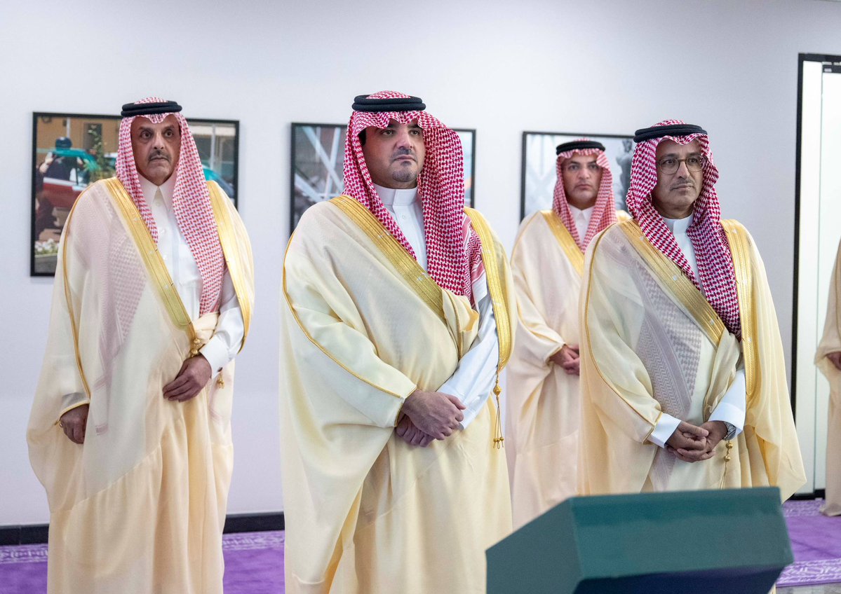 alsaud1ksa's tweet photo. الأمير عبدالعزيز بن سعود بن نايف
وزير الداخلية @AbdulazizSNA 
يدشّن المنصة الموحدة ومركز 
عمليات الهيئة العُليا للأمن الصناعي. https://t.co/r1kZr5C1rC