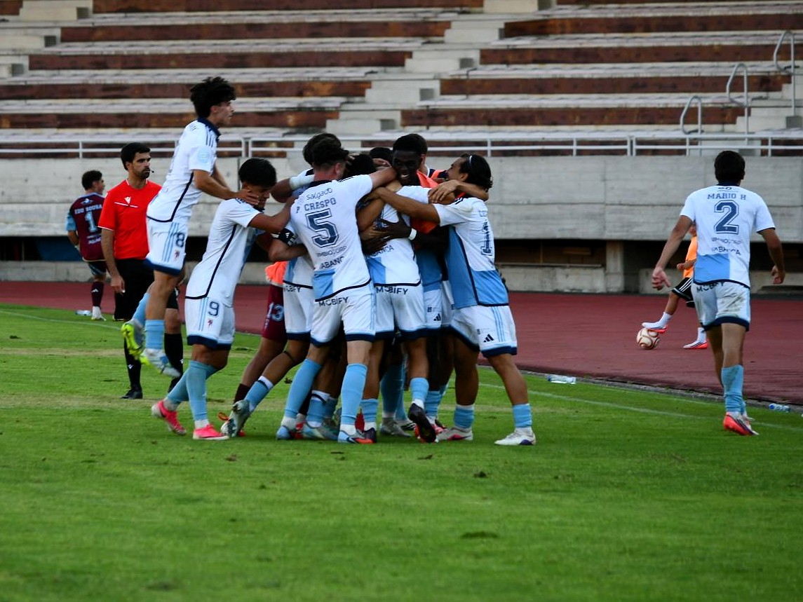 SD_Compostela's tweet photo. ✍️🩵🤍

💪 Dous golazos e tres puntos de ouro na nosa casa

Os nosos, de menos a máis, superaron ao @SestaoRC con dúas gadoupadas nos minutos finais, conseguindo o primeiro triunfo da tempada 🙌🙌🙌

👉 https://t.co/DPnqpzyQBN

📸 Amadeo Rey

#ComposSestaoRiver https://t.co/5XHvtTIuJk