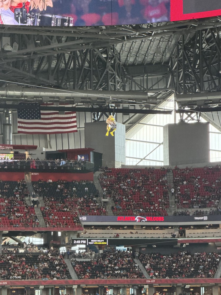 ATLgoonraper10's tweet photo. @AtlantaFalcons do this with cooper rush but the harness goes around his neck https://t.co/CvSnAFRu9f