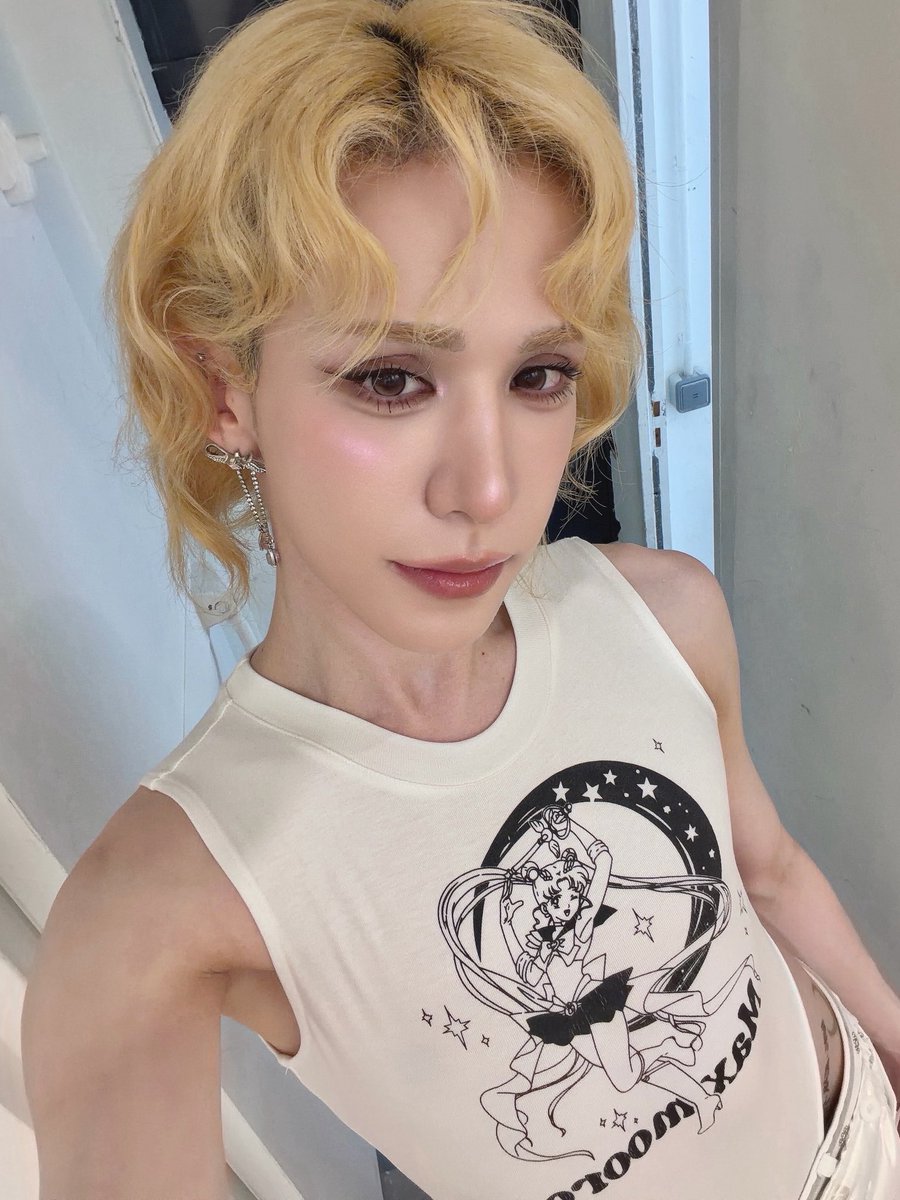 angelwumut's tweet photo. why r u so girlfriend https://t.co/5aDtb0CDnJ