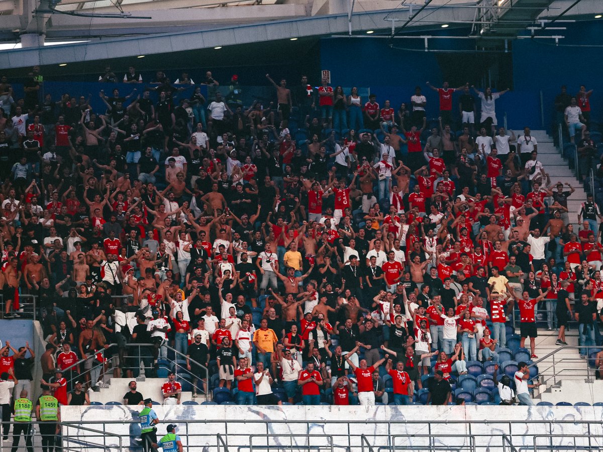 SLBenfica's tweet photo. E Pluribus Unum! 🔊 https://t.co/hx0YjIhlmn