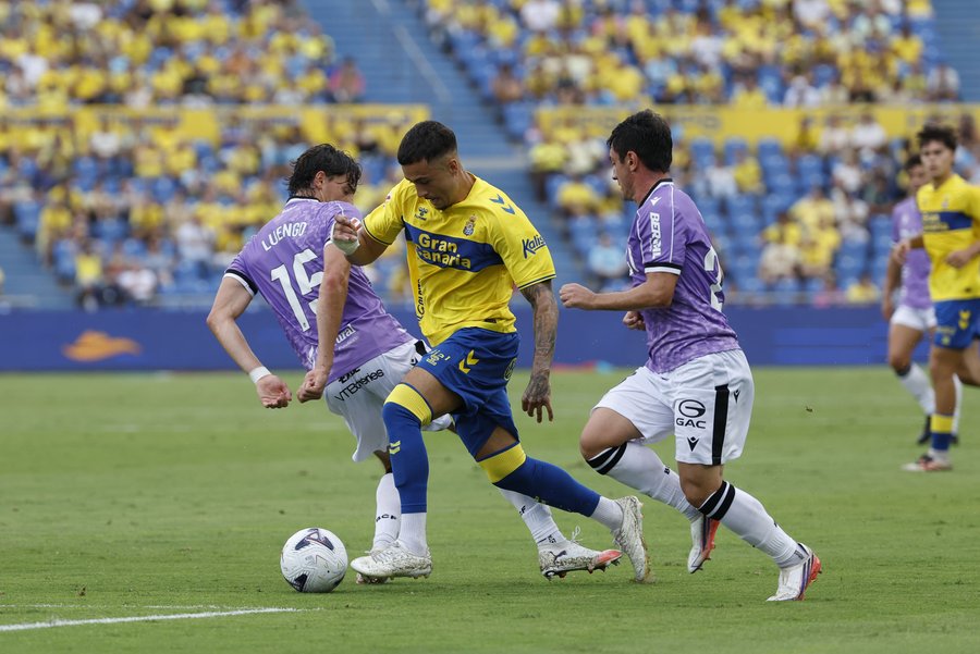 UDLP_deutsch's tweet photo. Las Palmas zeigt zwei Gesichter und gibt zu Hause die 3 Punkte an Burgos ab (1-2).

https://t.co/BWPSvEmecd

#LasPalmasBurgosCF #SpüreDieEinheit #EinheitMachtLasPalmas https://t.co/a22aERJGHa