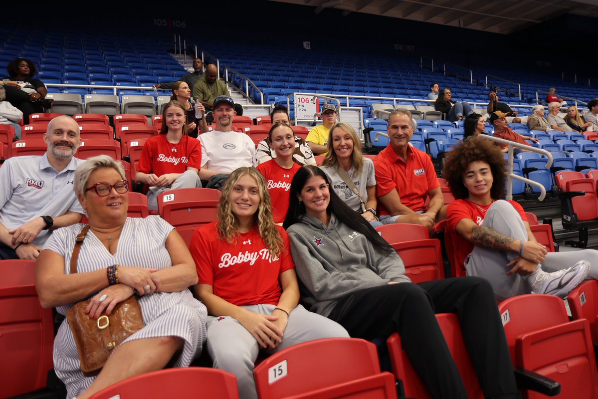 RMUWBasketball's tweet photo. A weekend with our favorite people β€οΈπ
#HoopTownship https://t.co/U67bYK4zbF