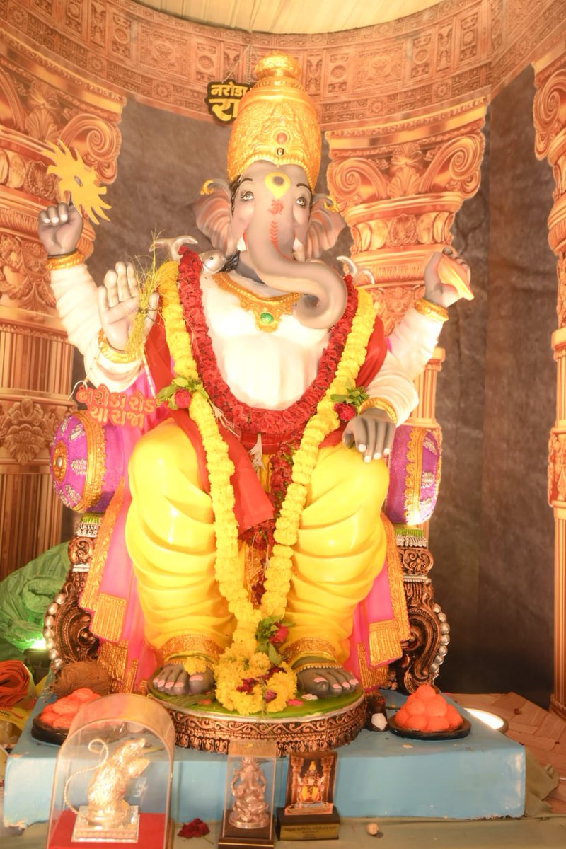 PrerakshahBJP's tweet photo. वक्रतुंड महाकाय सूर्यकोटि समप्रभ:।
निर्विघ्नं कुरु मे देव: सर्वकार्येषु सर्वदा।।

સૈજપુર વોર્ડના નવયુવક સાર્વજનિક ગણેશોત્સવ મંડળ દ્વારા આયોજિત “विठ्ठल” ગણેશોત્સવમાં ઉપસ્થિત રહી શ્રી ગણેશજીના દર્શન કરી આશીર્વાદ મેળવ્યા.

ભક્તિ અને ઉત્સાહથી ઉજવાતા આ પાવન મહોત્સવમાં સહભાગી બની સૌના સુખ, શાંતિ, સમૃદ્ધિ અને કલ્યાણ માટે પ્રાર્થના કરી.

ગણપતિ બાપા મોરિયા!