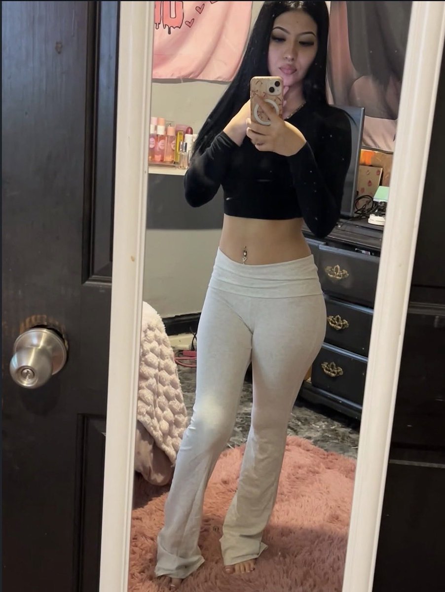 Kimmyy501's tweet photo. Who needs a new girlfriend? lol 😜 https://t.co/VG1CJiT3kZ