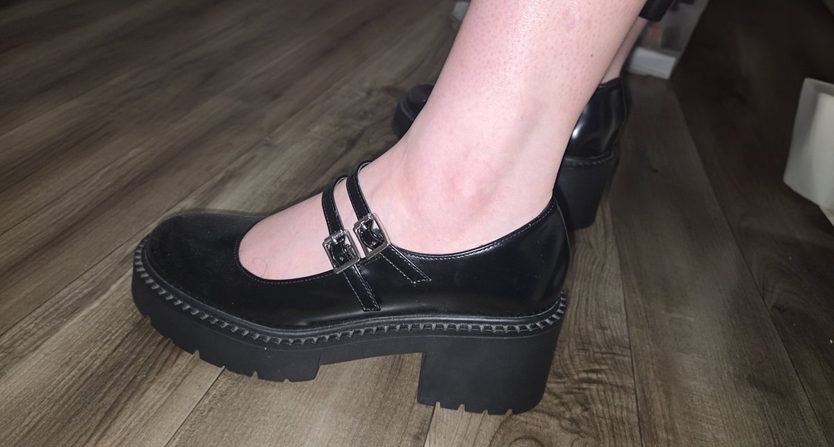ghost095_'s tweet photo. Selling feet! New to this!

#feetfinder #onlyfeet #footfetısh #nailpolish #feet #selling #toes https://t.co/Sxt66rC8Pb