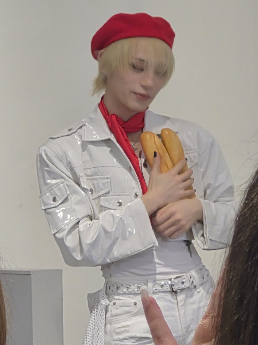 lovies_muti's tweet photo. Haru is French from now on, i don't care https://t.co/mzreEfNigG