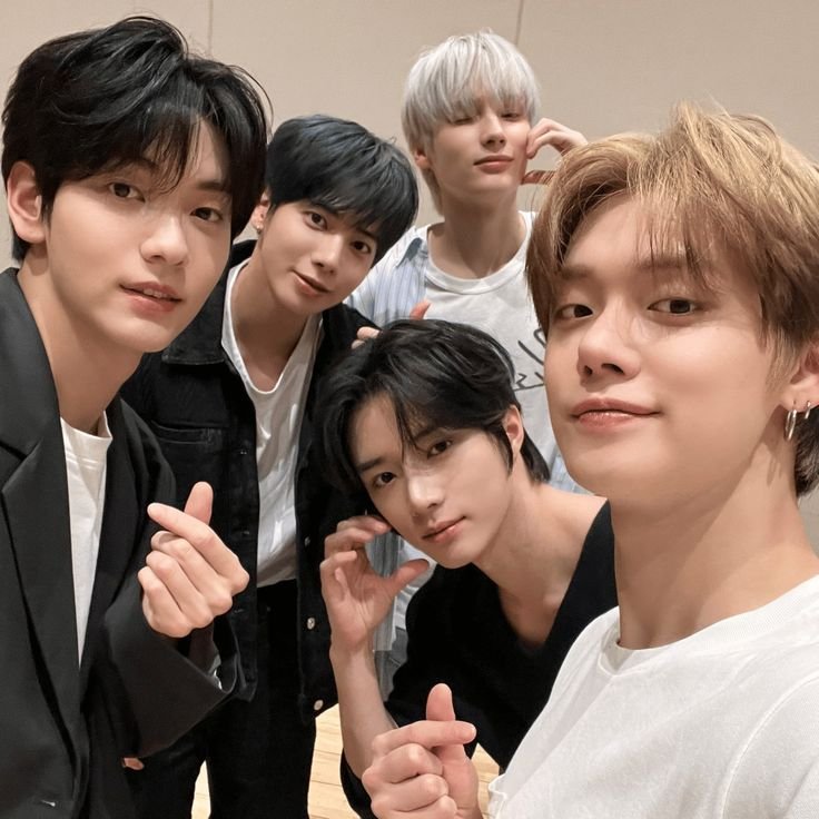 _dudaice_'s tweet photo. sobre mim!! 

então né meu nome é maria mesmo sou sapatinha e eu to em tantos fandoms que eu quase perco a conta mas vou tentar colocar aqui já que sla vai que alguém vê eu com esse perfil todo do txt opinando em algum bagulho nada a ver https://t.co/bNYrIRJkD7