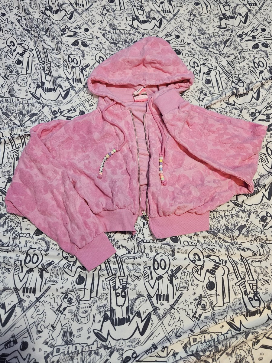 fluttrslugz's tweet photo. clothez n goodiez mi bfs mom gave 2 me !!! https://t.co/QkAWeJ1CdY
