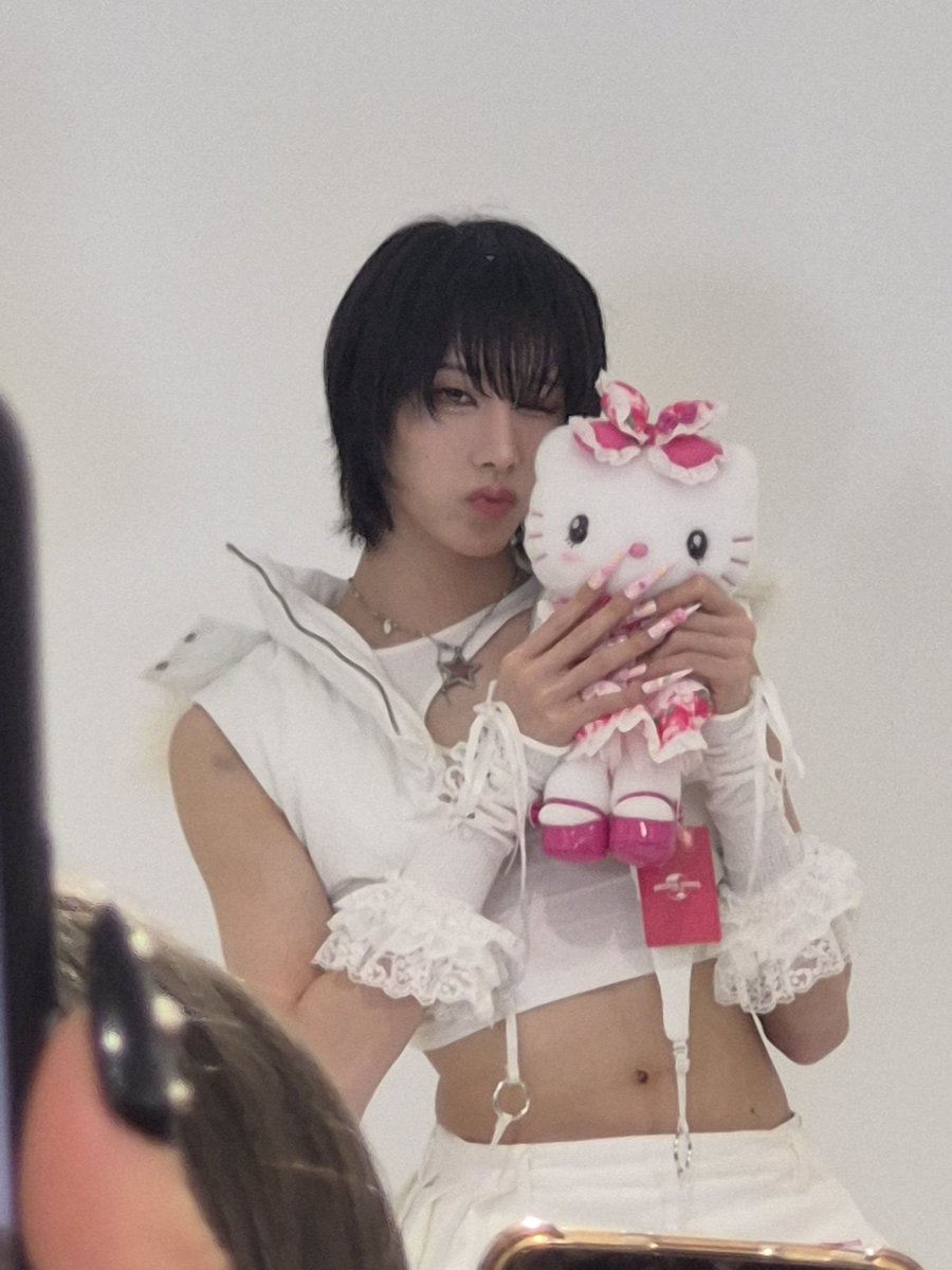 lovies_muti's tweet photo. Kitty princess https://t.co/gZwjziiAbZ