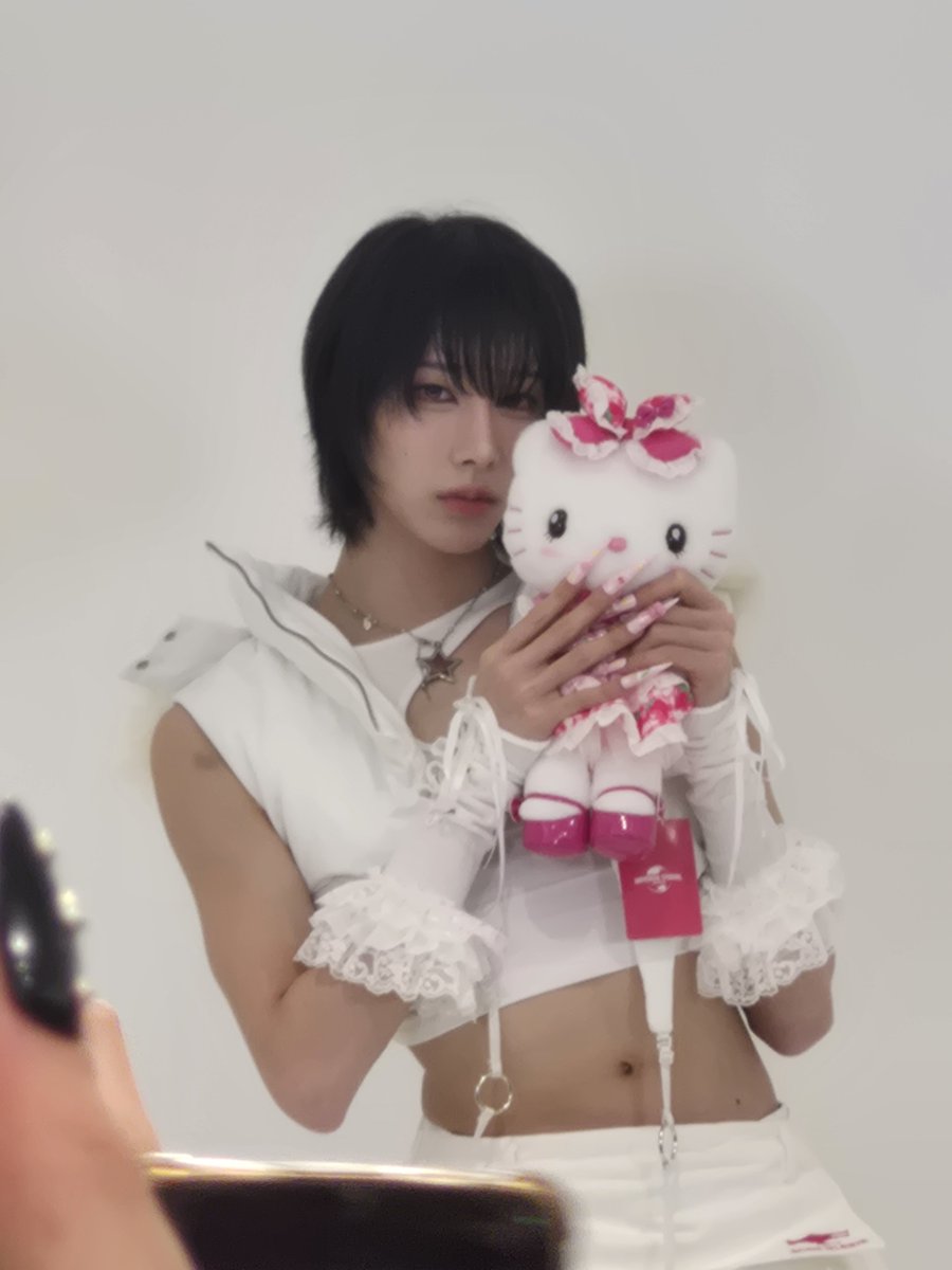 lovies_muti's tweet photo. Kitty princess https://t.co/gZwjziiAbZ