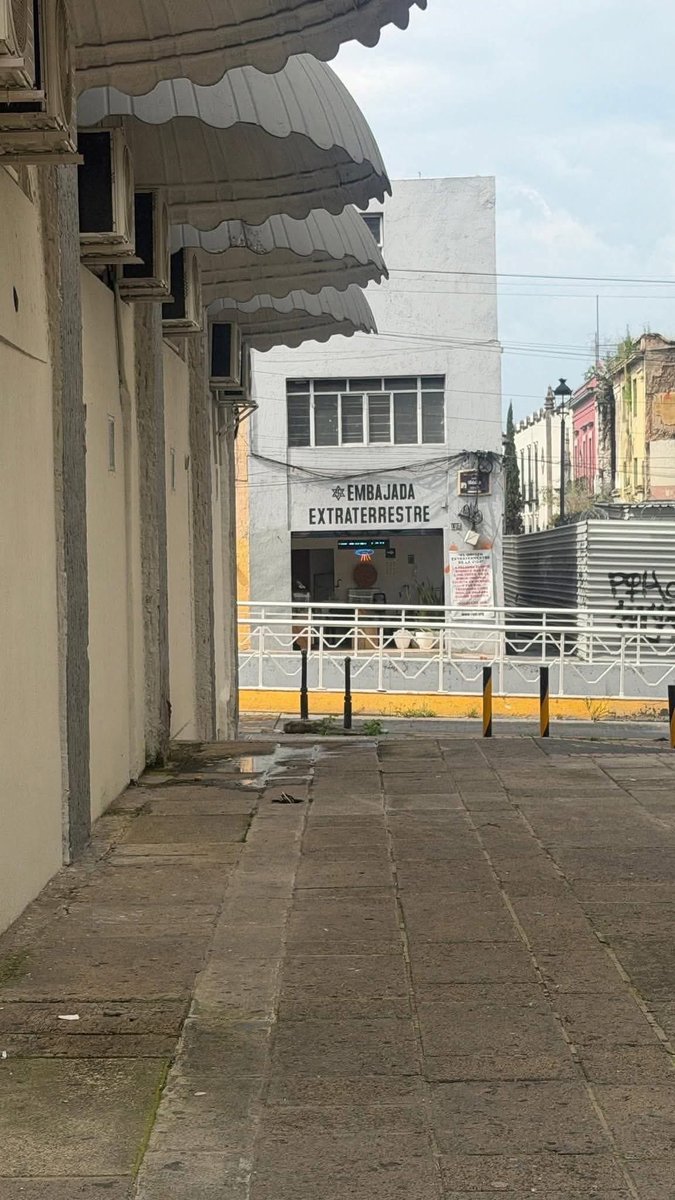 cyber_gusy's tweet photo. Mientras tanto en GDL … 😮 👽 Algo extraño está pasando. https://t.co/Oh7eW5bRFe