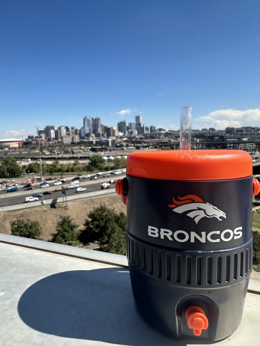 FirstTAC's tweet photo. #Broncoscountry @Broncos #MileHighcity https://t.co/ihqkydvRxI