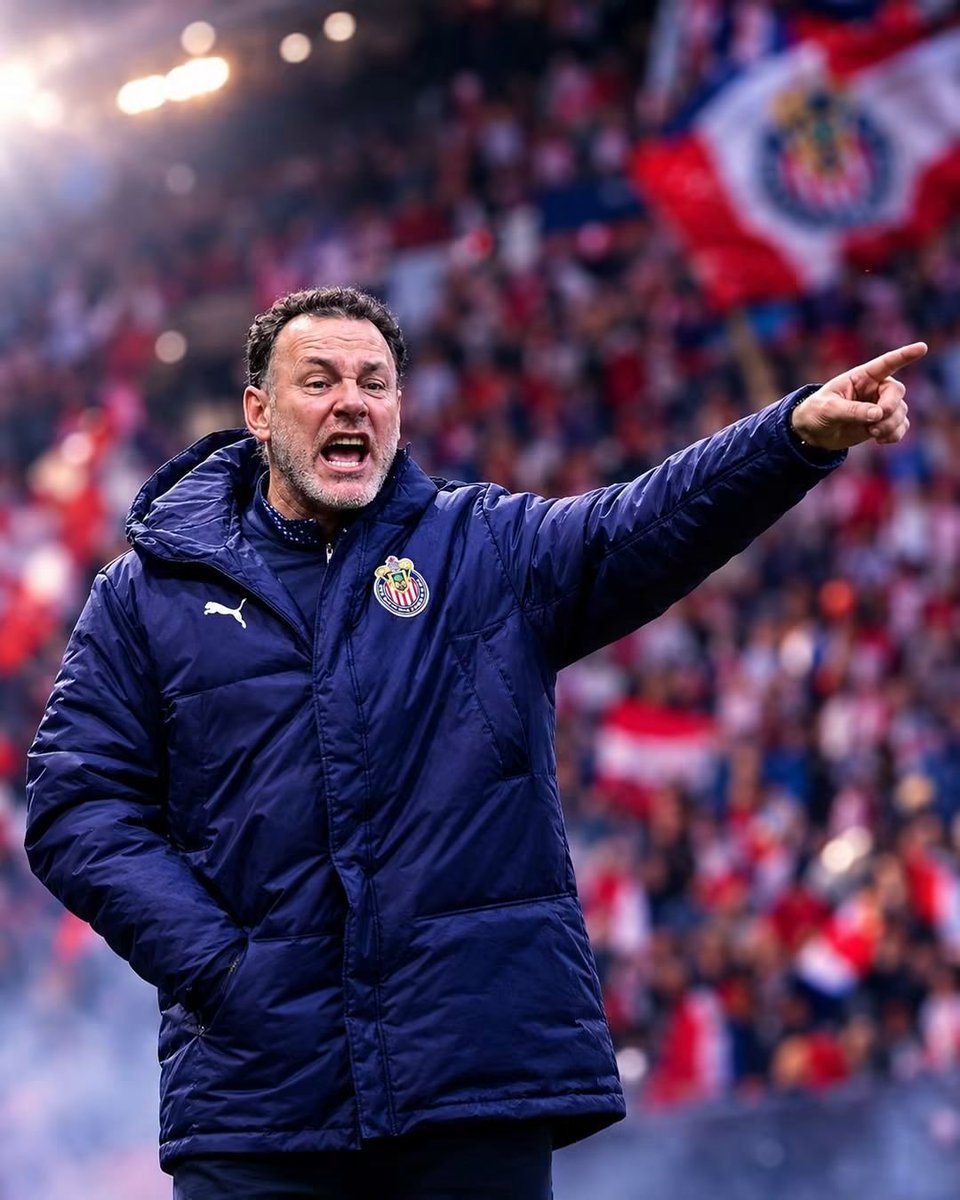 EHurts95's tweet photo. He notado que la afición se ha dividido entre los que quieren darle contrato vitalicio a Milito, y quienes lo quieren fuera del país.

Para mí, su continuidad debe juzgarse en la próxima liguilla. El buen estilo de juego sirve de poco si no sabes ganar los partidos importantes. https://t.co/nk1cqAjjey