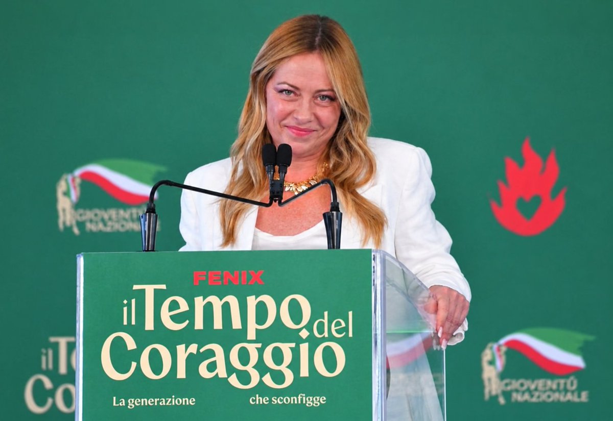 CesareSacchetti's tweet photo. Il "coraggio" di soffocare gli italiani con aumenti delle tasse e tagli alla spesa pubblica. Il "coraggio" di far sbarcare migliaia di immigrati clandestini. Il "coraggio" di far entrare decine di migliaia di immigrati con i decreti flussi per svalutare i salari e disoccupare gli italiani. Il "coraggio" di finanziare il criminale di guerra Zelensky con i soldi degli italiani mettendo a rischio la sicurezza e la pace di tutta l'Europa. Questo "coraggio" Giorgia Meloni ce l'ha.