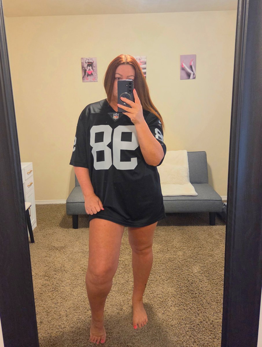 MsAlexisMarieXO's tweet photo. Football Sunday 🏈🖤🏴‍☠️
Raiders on my mind… and maybe a little trouble on yours. 😉 Who’s watching with me? #FootballFans #nfl #lasvegas https://t.co/lYxiXxzJ4W