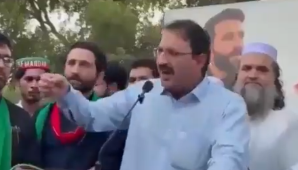 dawn_com's tweet photo. “Whoever is not peaceful will not be a soldier of Imran Khan,” Junaid Akram said, urging party workers to “keep an eye on those people who try to harm the movement”.

https://t.co/UzXIH6bJWo https://t.co/LE0A4dCwZ7