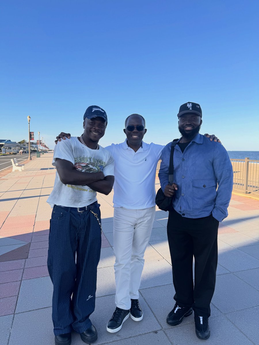 richdudegh_'s tweet photo. Former IGP of the Ghana Police Dr. Akuffo Dampare link up with Stonebwoy and King Larry in New York 🇺🇸. https://t.co/FIJixPHU6U