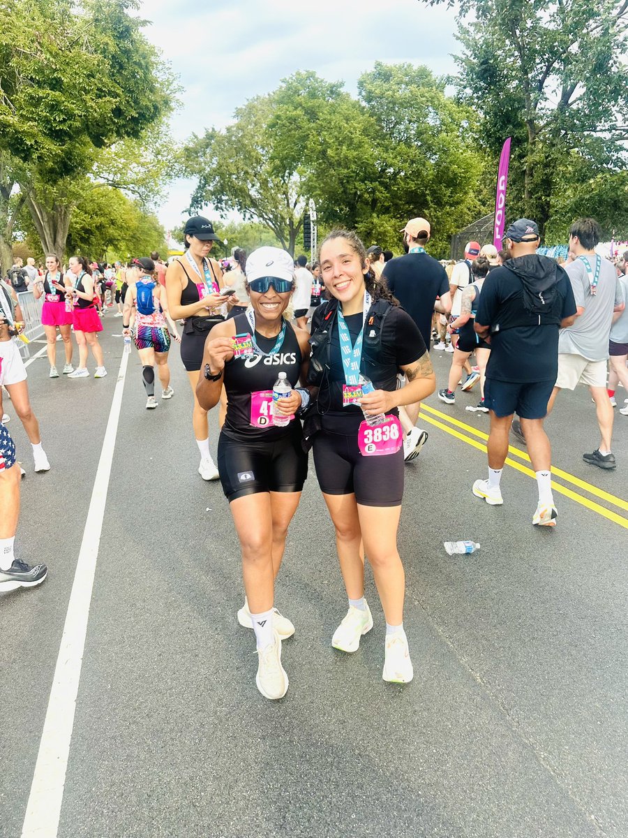 CarolinePule's tweet photo. #RunWithCP🏃‍♀️🏅💙❤️ Yasss! 🤩 #DCHalfMarathon 13.1 miles race done and dusted!💪🔥The most beautiful race in the heart of Washington, DC🇺🇸 and a scenic route, wow. It felt super great and I was so happy to be back on the road racing again in prep for the @marinecorpsmarathon 🙏😇 https://t.co/3rA99CPFcF