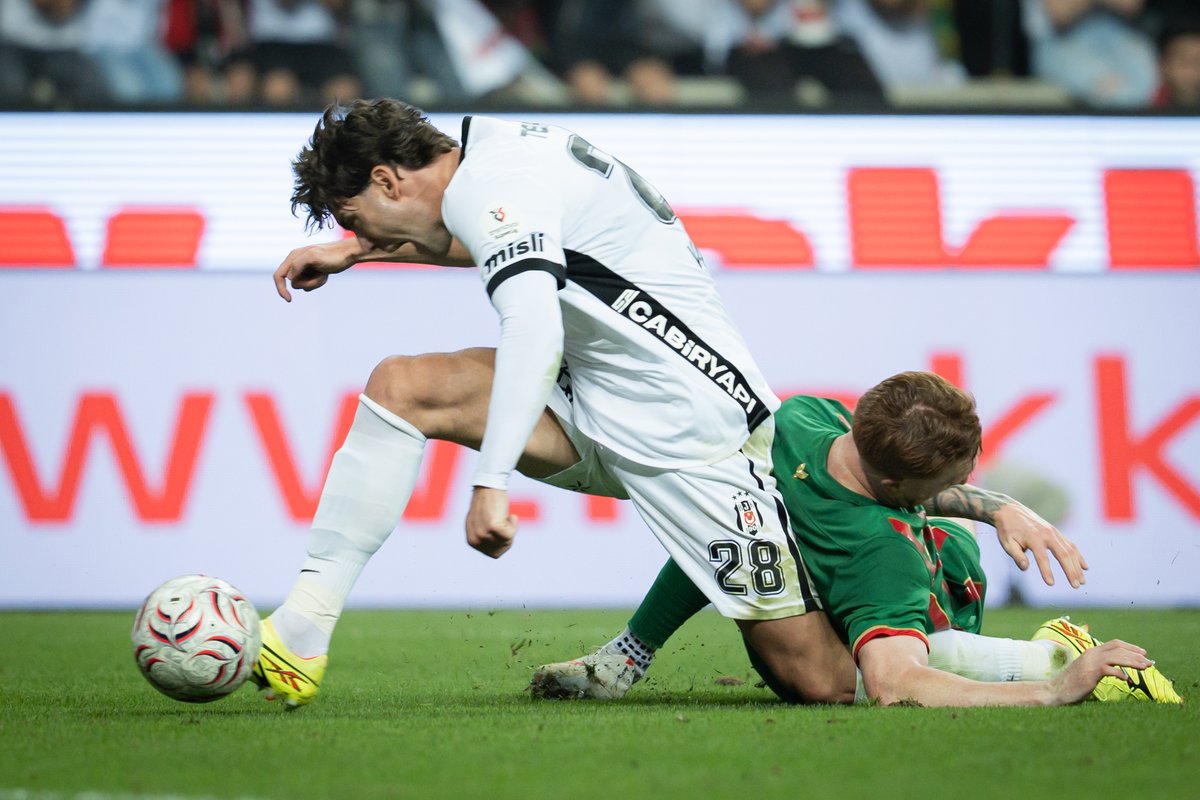 HaberKartali's tweet photo. Beşiktaş'ın verilmeyen penaltısı! https://t.co/BGFgCIpFUL