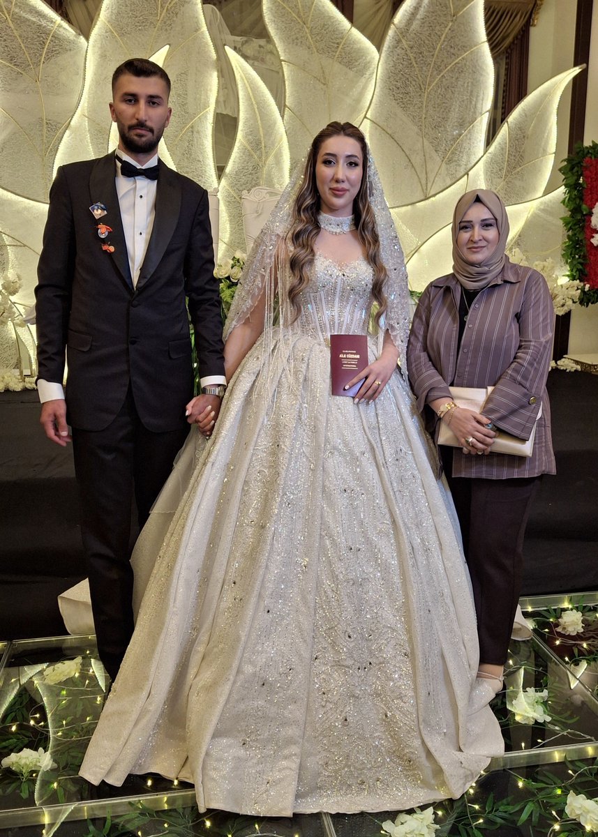 AyeAlpaslan11's tweet photo. Bu güzel akşamda, Yeniden Refah Partisi Malatya İl Başkanımız Sayın Burhan Kılıç’ın kıymetli kızı İrem Kılıç ile Eren Akgül kardeşlerimizin düğün merasimine katılım sağladım.
Genç çiftimize bir ömür boyu mutluluk, huzur ve iki cihan saadeti diliyorum. Allah mesut etsin. https://t.co/dCjWJzNlkc