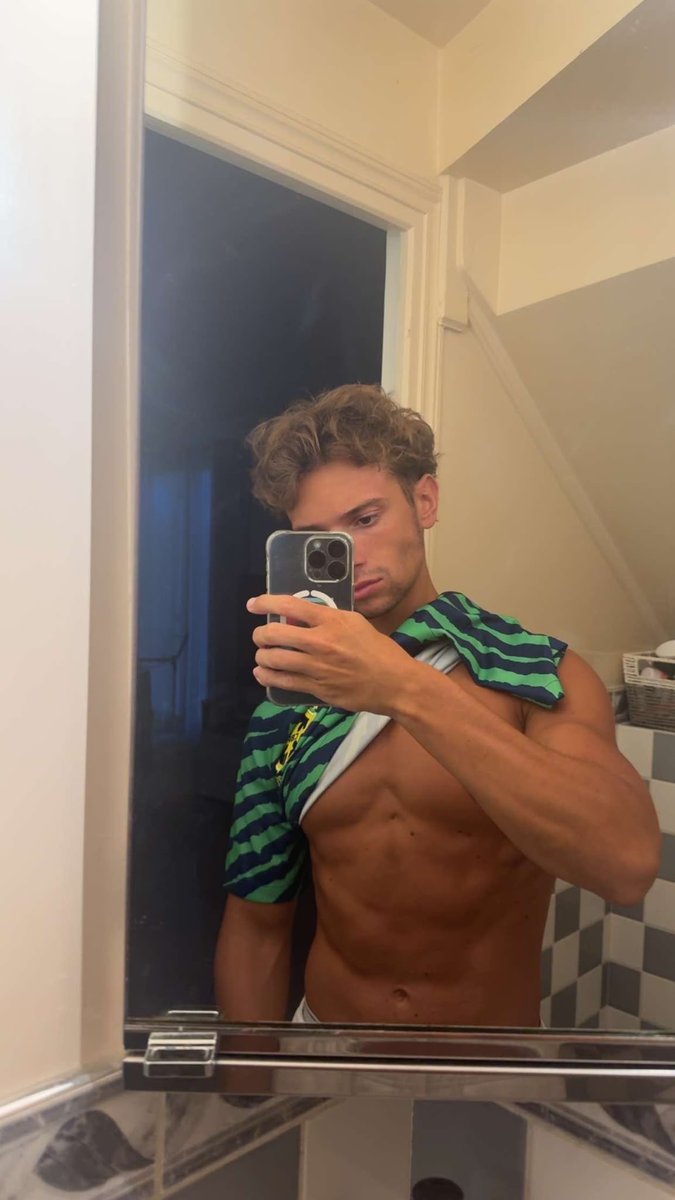 Rubssuv's tweet photo. 1 média privé acheter = 1 média privé offert pendant 24h sur mon uv😈🔥

Abonnement à 1€ 🎁

Lien de mon uv juste ici ⬇️

https://t.co/t46V6SlzGg https://t.co/hh3AjnutAz