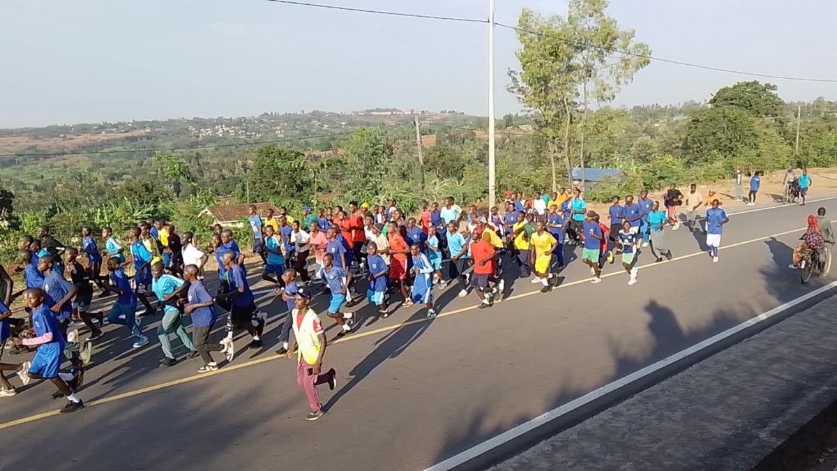 NyarugengYouthB's tweet photo. Kuri iki cyumweru urubyiruko rw'umurenge wa @NyarugengeBuges bazindukiye muri Siporo rusange #Carefreeday ku insanganyamatsiko igira iti: Turwanye ibiyobyabwenge bitujuje ubuziranenge duharanira Kugira Ubuzima bwiza.
#SoberGen
@RwandaLocalGov @bugeserayouth https://t.co/j3PKP7oSag