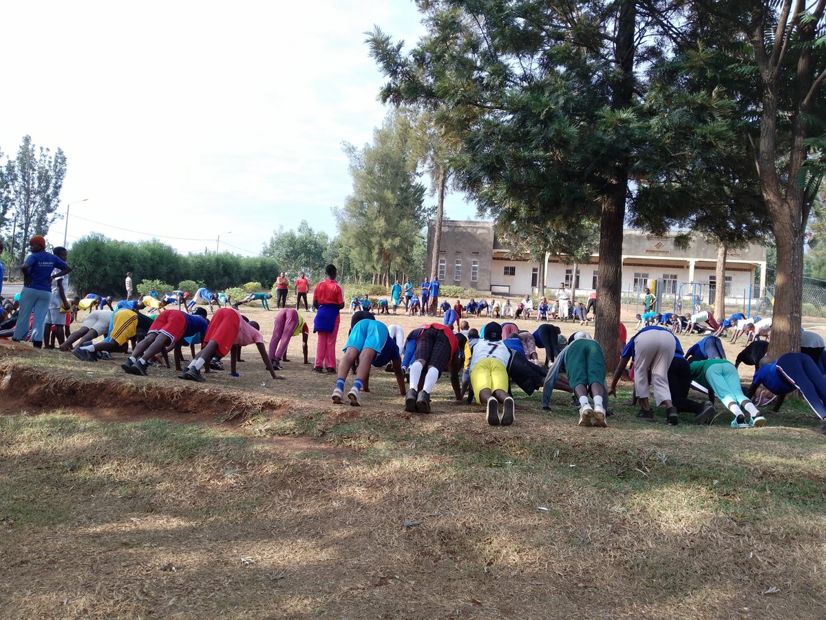 NyarugengYouthB's tweet photo. Kuri iki cyumweru urubyiruko rw'umurenge wa @NyarugengeBuges bazindukiye muri Siporo rusange #Carefreeday ku insanganyamatsiko igira iti: Turwanye ibiyobyabwenge bitujuje ubuziranenge duharanira Kugira Ubuzima bwiza.
#SoberGen
@RwandaLocalGov @bugeserayouth https://t.co/j3PKP7oSag