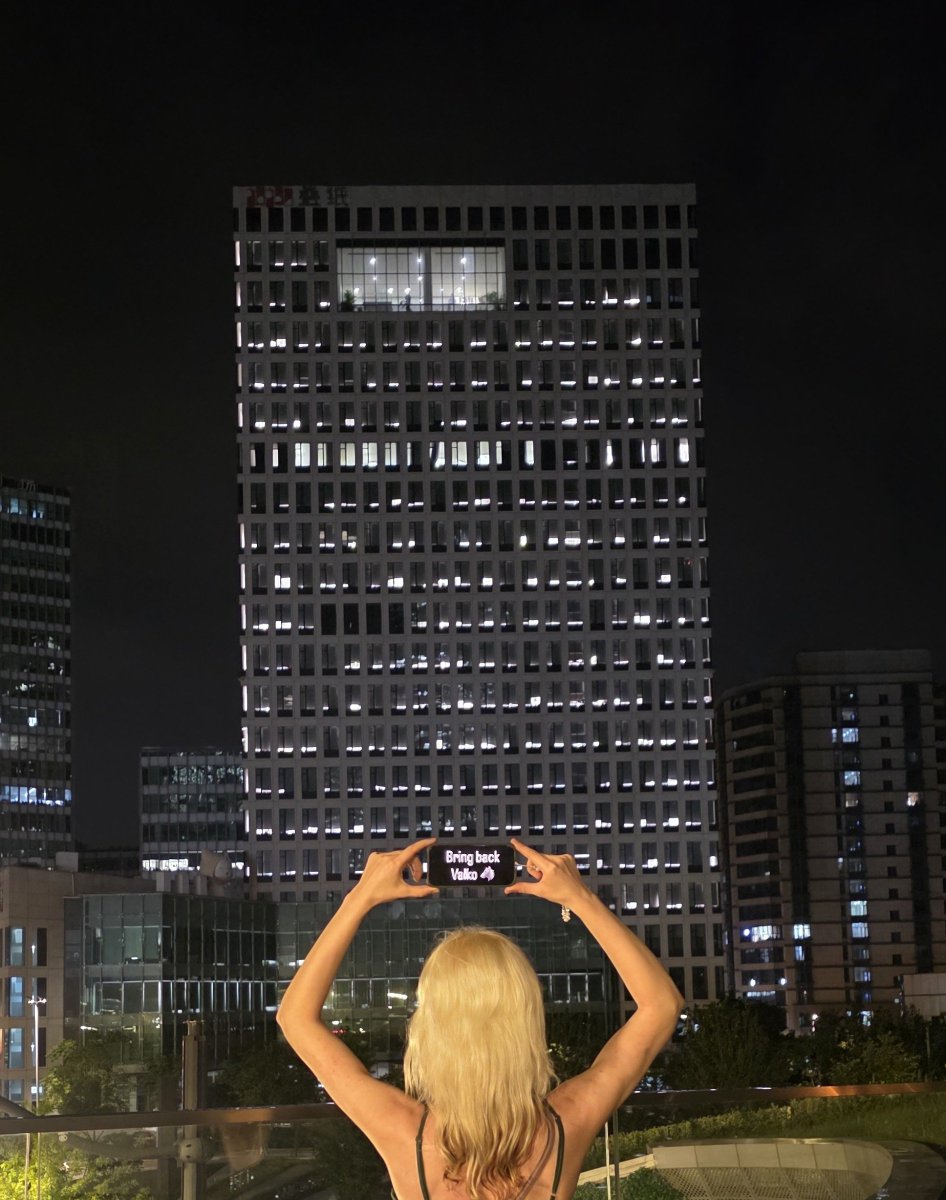 justyour_aurora's tweet photo. I actually crashed out because of this.
On the 9th of July I arrived to Shanghai and came to ppg building to celebrate Valko's birthday. That day the lights outside the building turned off really early but there were a lot of people inside. A lot of them left a bit after 12am..
Now that I see that they celebrated him as well, I can't shake the thought that some of those people I saw leave office after 12am could be Valko's developers.. my heart can't take the pain thinking about it...
That's why even now, I can't give up. Whatever higher ups are doing is reversible. Our candy and flowers didn't work, so we will use ways that work. Do not give up, we are not done here.

#PapergamesRuinsCNGaming #ValkoisLoved #bringValkoBack

@Love_Deepspace such a disappointment.