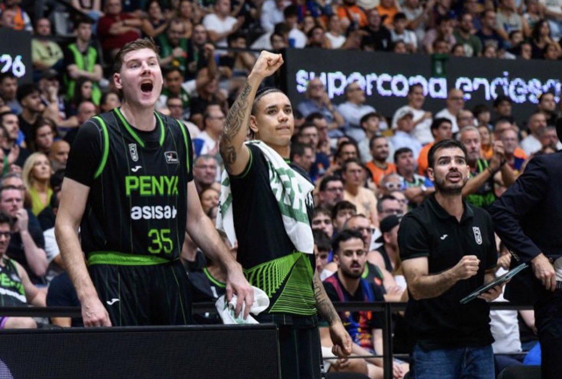 derimansito's tweet photo. Dato:

Isaac Nogués González ha ganado la Supercopa endesa en todas sus temporadas en el baloncesto profesional español. https://t.co/wKBKe76VpU
