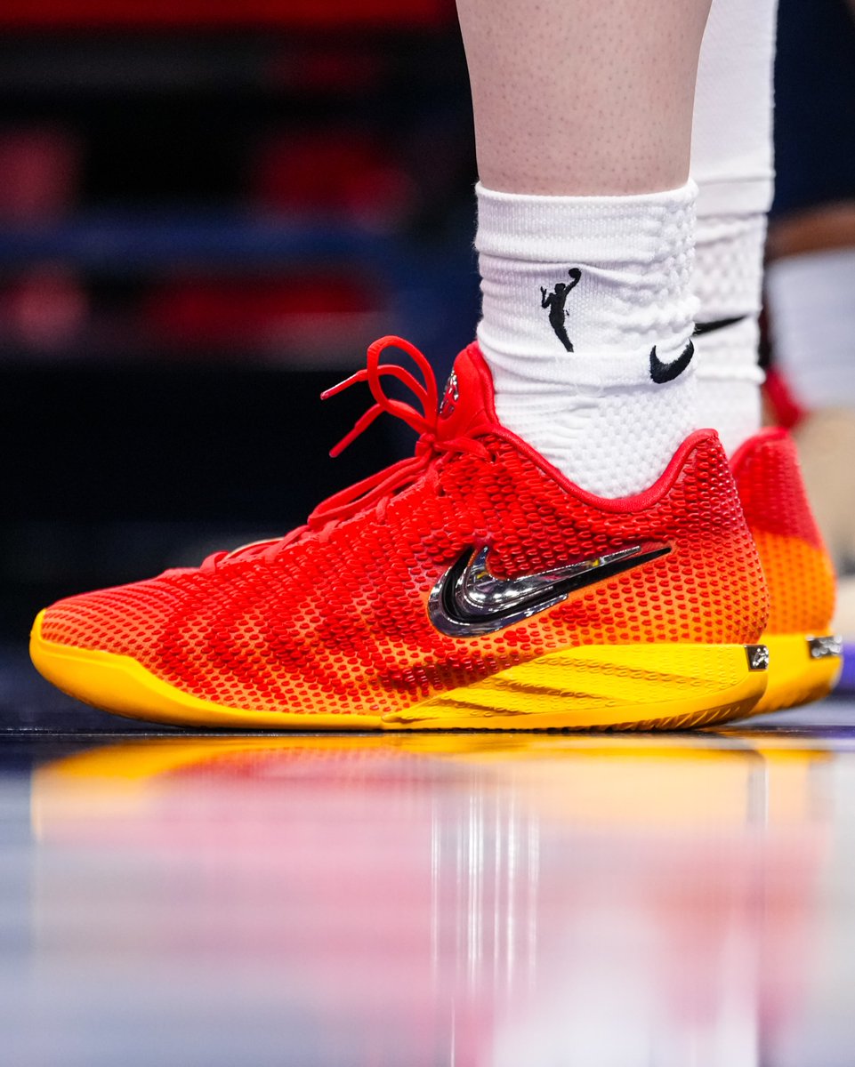 houseofheat's tweet photo. Caitlin Clark debuts her Kansas City Chiefs-inspired Nike Caitlin 1 ❤️‍🔥❤️‍🔥❤️‍🔥 https://t.co/jUv2g9bDI2