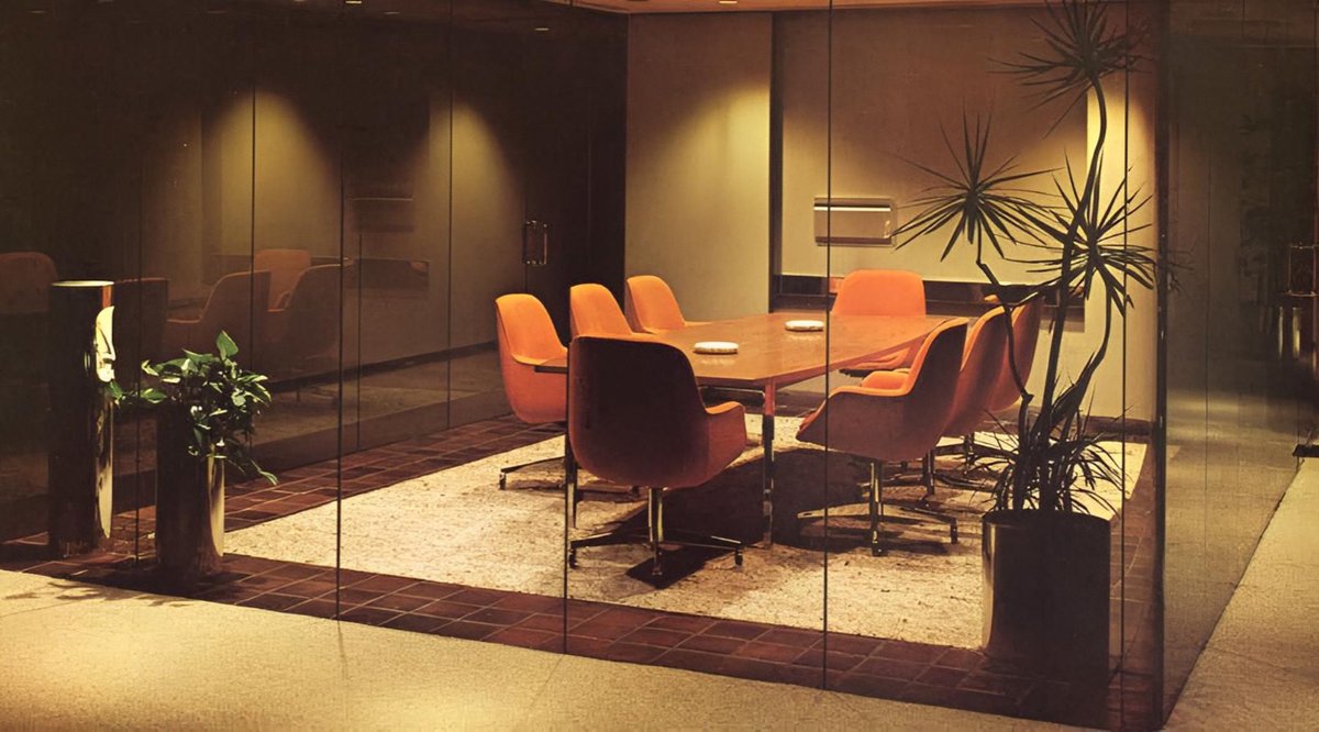 luusssso's tweet photo. 1970s era corporate spaces were all in on embracing warmer color palettes 

A stark contrast to the ‘80s pendulum swing to cooler tones https://t.co/D4bAbnBHl5