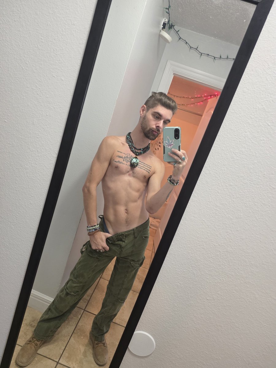 MidwestM0ss's tweet photo. I really love the way these fit🤭✨️

#gay #twink https://t.co/jBsJdVGqVJ