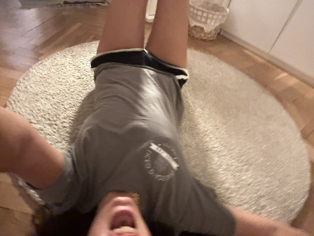 wingedaangell's tweet photo. bought a carpet for my room so i can enjoy 10x more floor time https://t.co/jsQx9btlqd