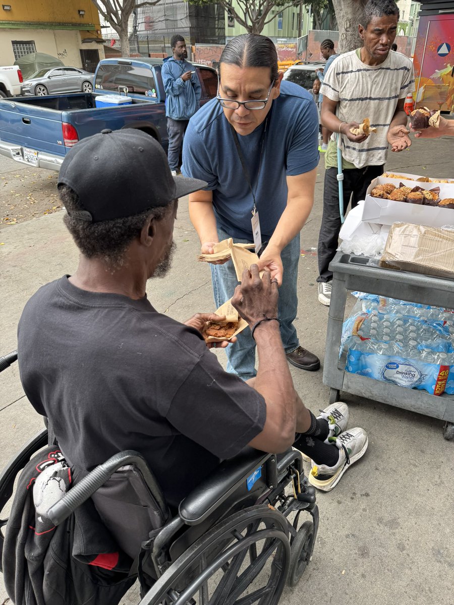 psalm's tweet photo. On Sundays we serve the LORD.

In Skid Row we invite people to church, feed them, and offer beds to those who have no place to lay their heads. https://t.co/t9ho8YYIKY