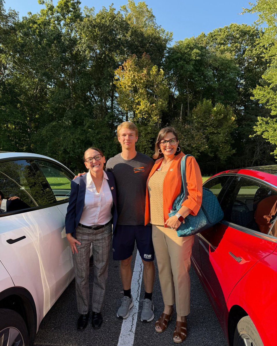 UTKGradSchool's tweet photo. Graduate School Vice Provost and Dean Marieke Van Puymbroeck and Associate Dean Jessi Smith recently visited the UT Space Institute to connect with graduate students, faculty, and administrators, strengthening our graduate community across UT! 🪐🧡 https://t.co/HatsKV0Yqr